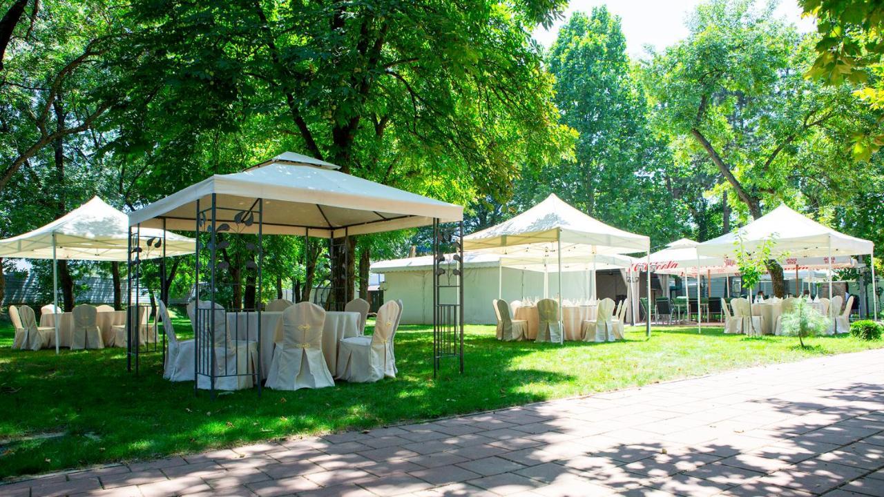 Wing Club Hotel Jagodina Buitenkant foto