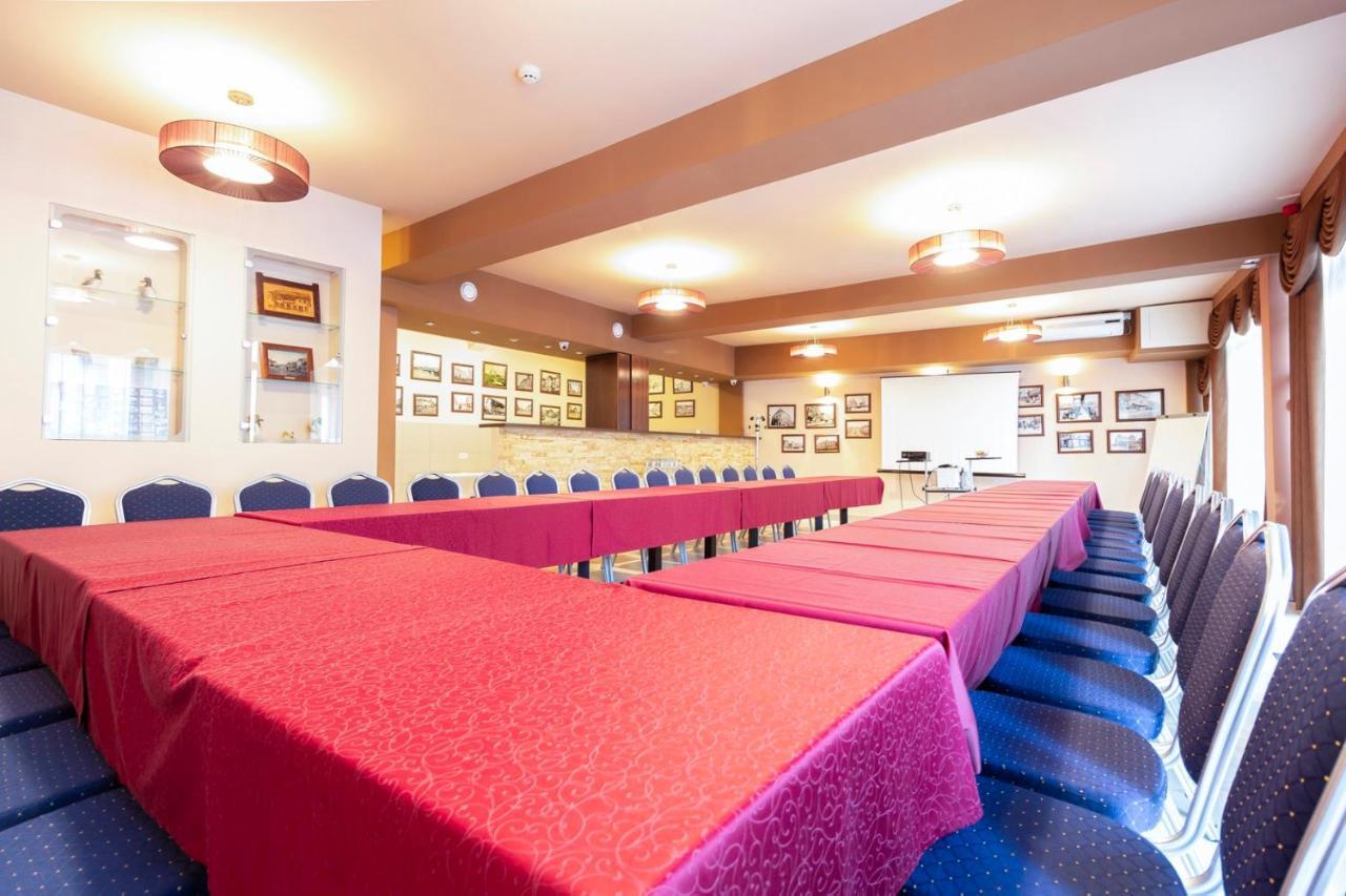 Wing Club Hotel Jagodina Buitenkant foto