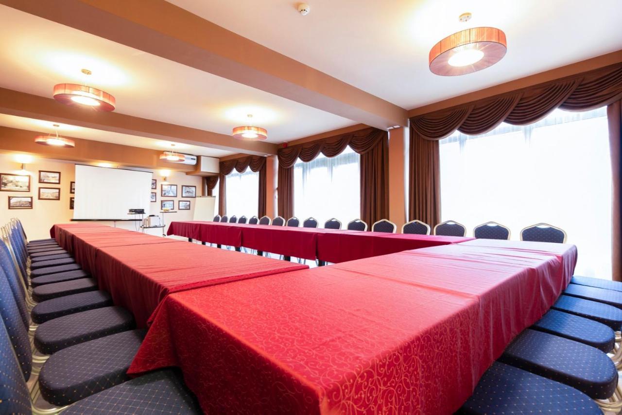 Wing Club Hotel Jagodina Buitenkant foto