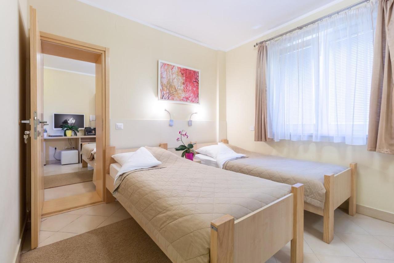 Wing Club Hotel Jagodina Buitenkant foto
